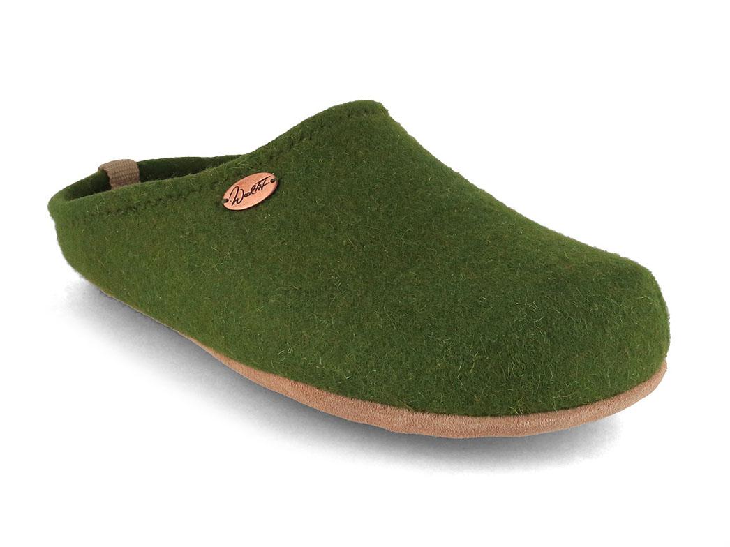 Barefoot felt slippers with plenty of toe room, green