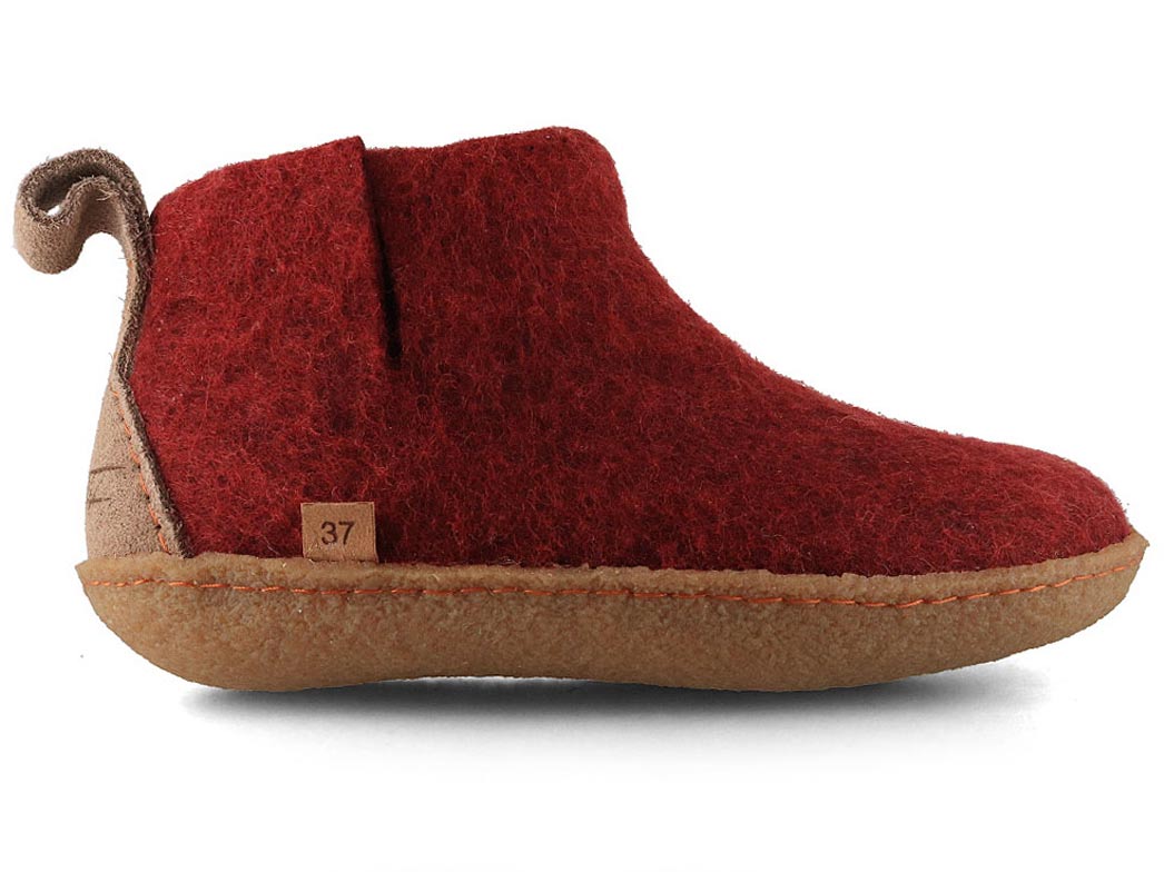 Hut Shoes with Rubber Sole Yeti, dark red