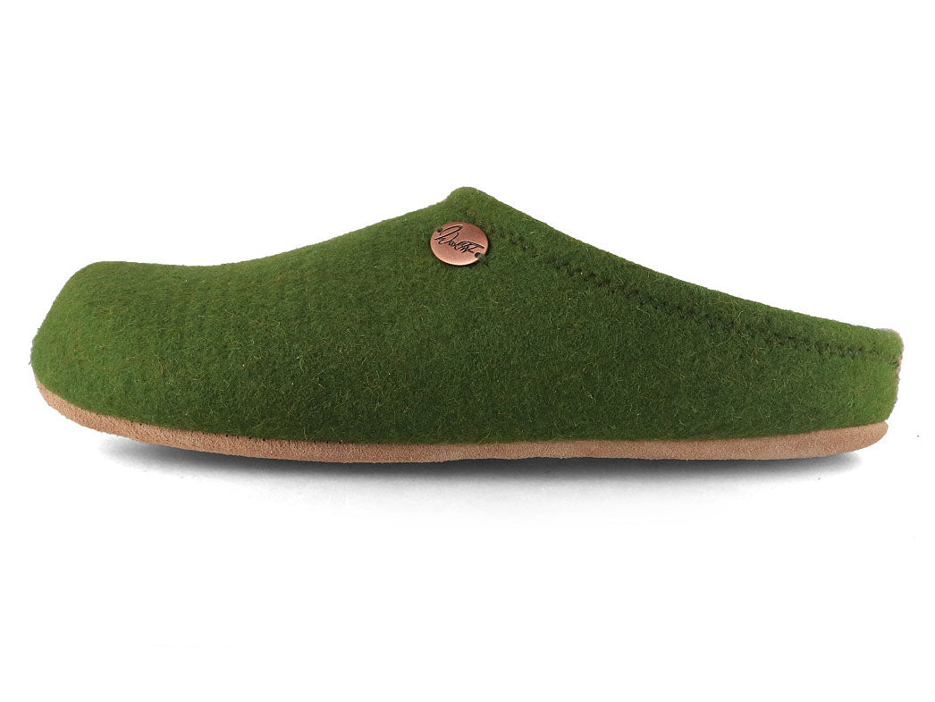 Barefoot felt slippers with plenty of toe room, green