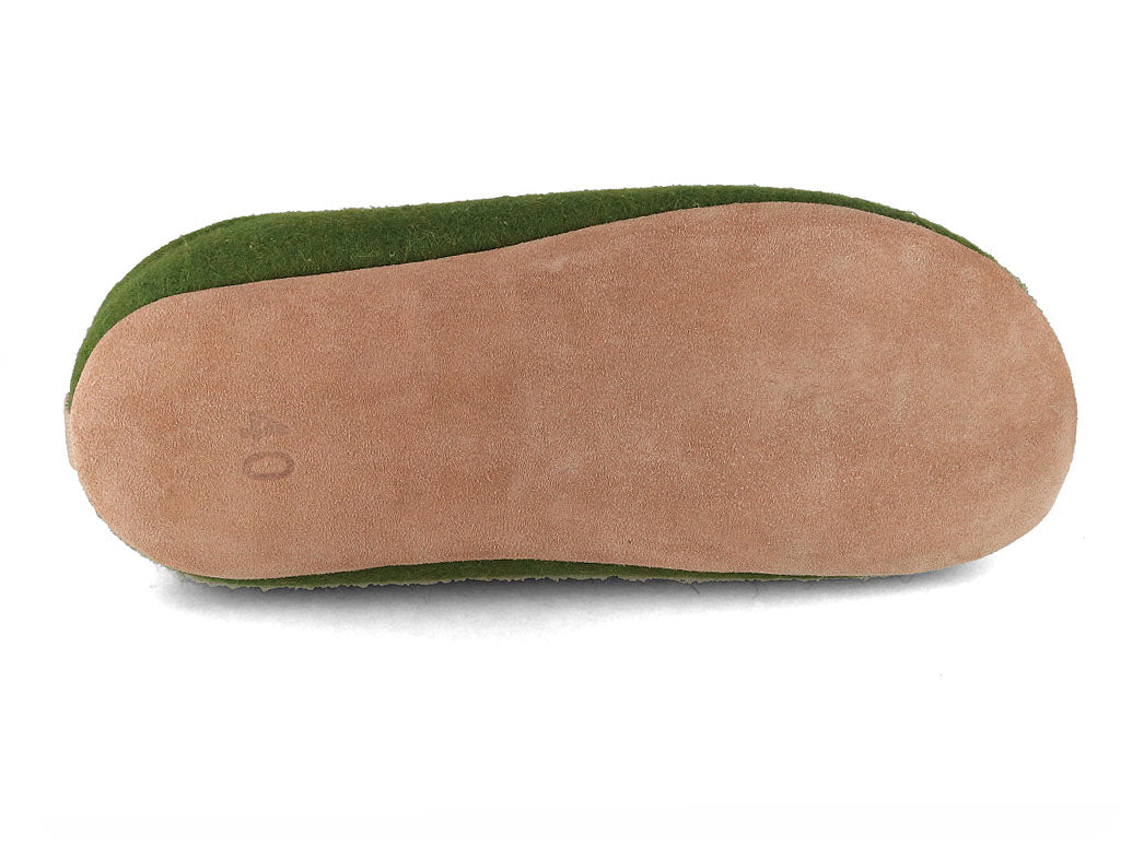 Barefoot felt slippers with plenty of toe room, green