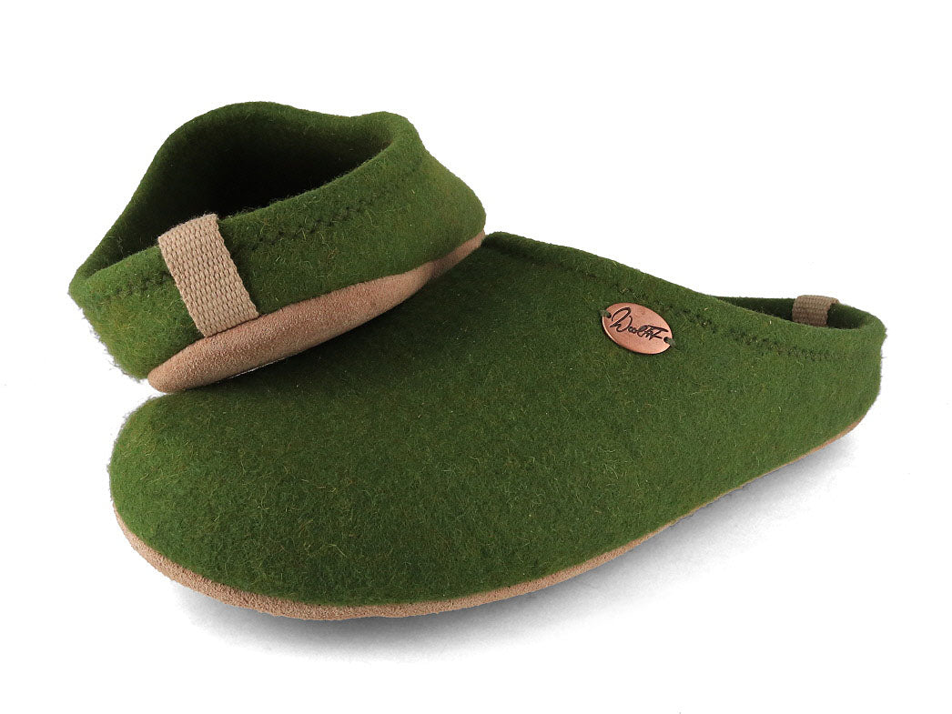 Barefoot felt slippers with plenty of toe room, green
