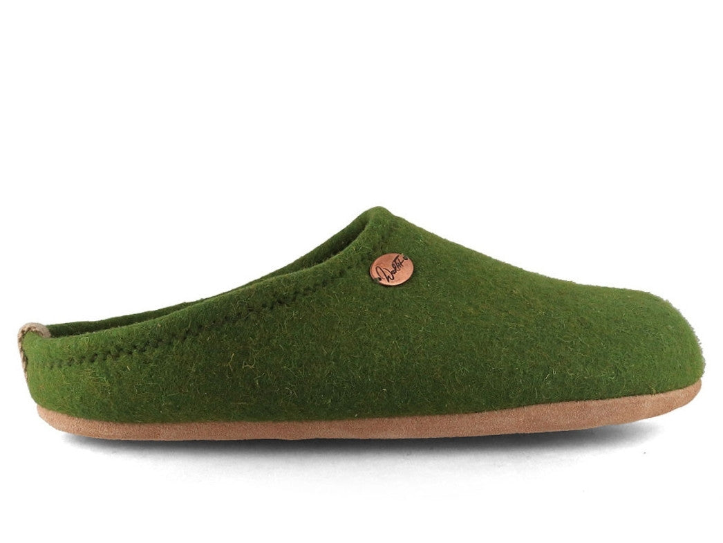 Barefoot felt slippers with plenty of toe room, green