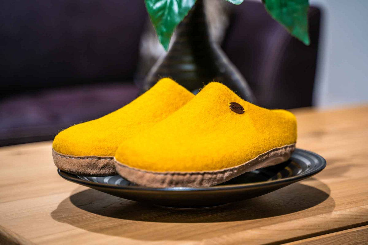 3 footprint-der-barfusshausschuh-gelb #farbe_gelb