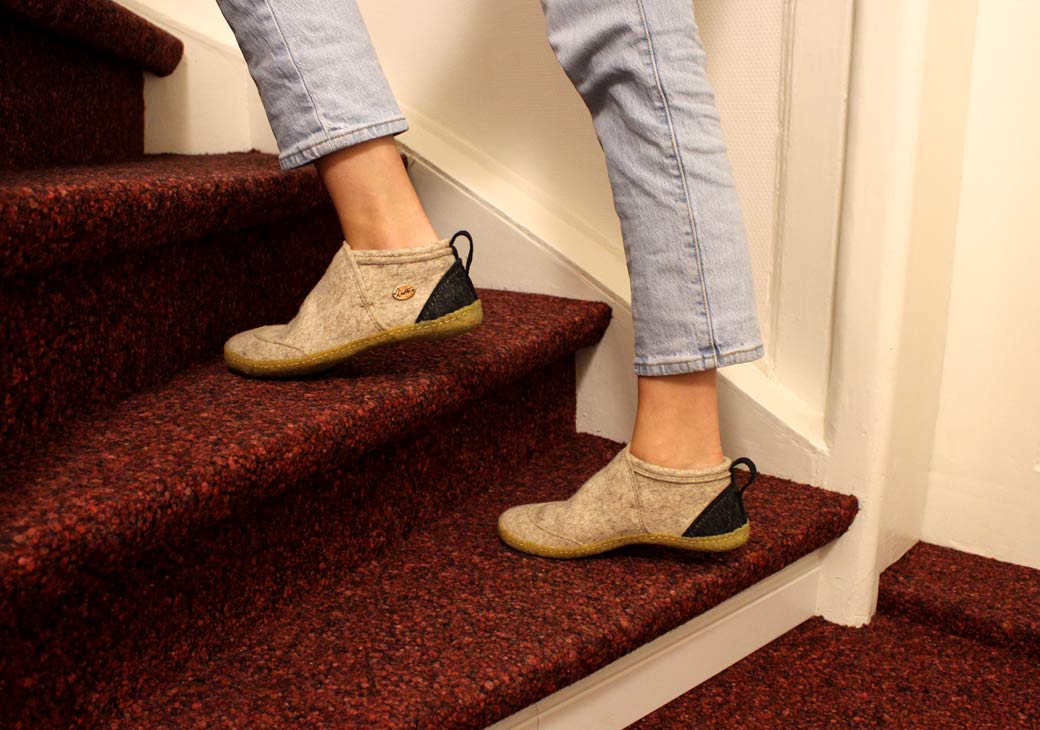 8 taiga-buero-hausschuhe-mit-gummisohle-beige #farbe_beige